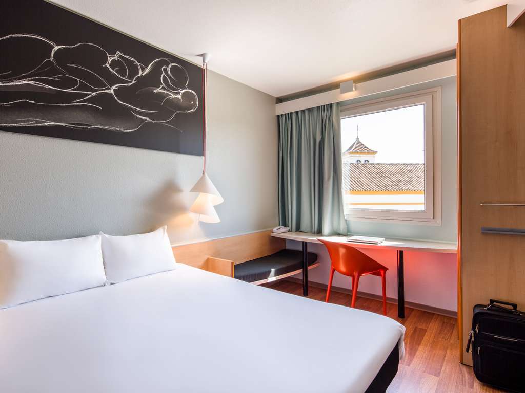 ibis Sevilla | Hotel Discreto y Práctico
