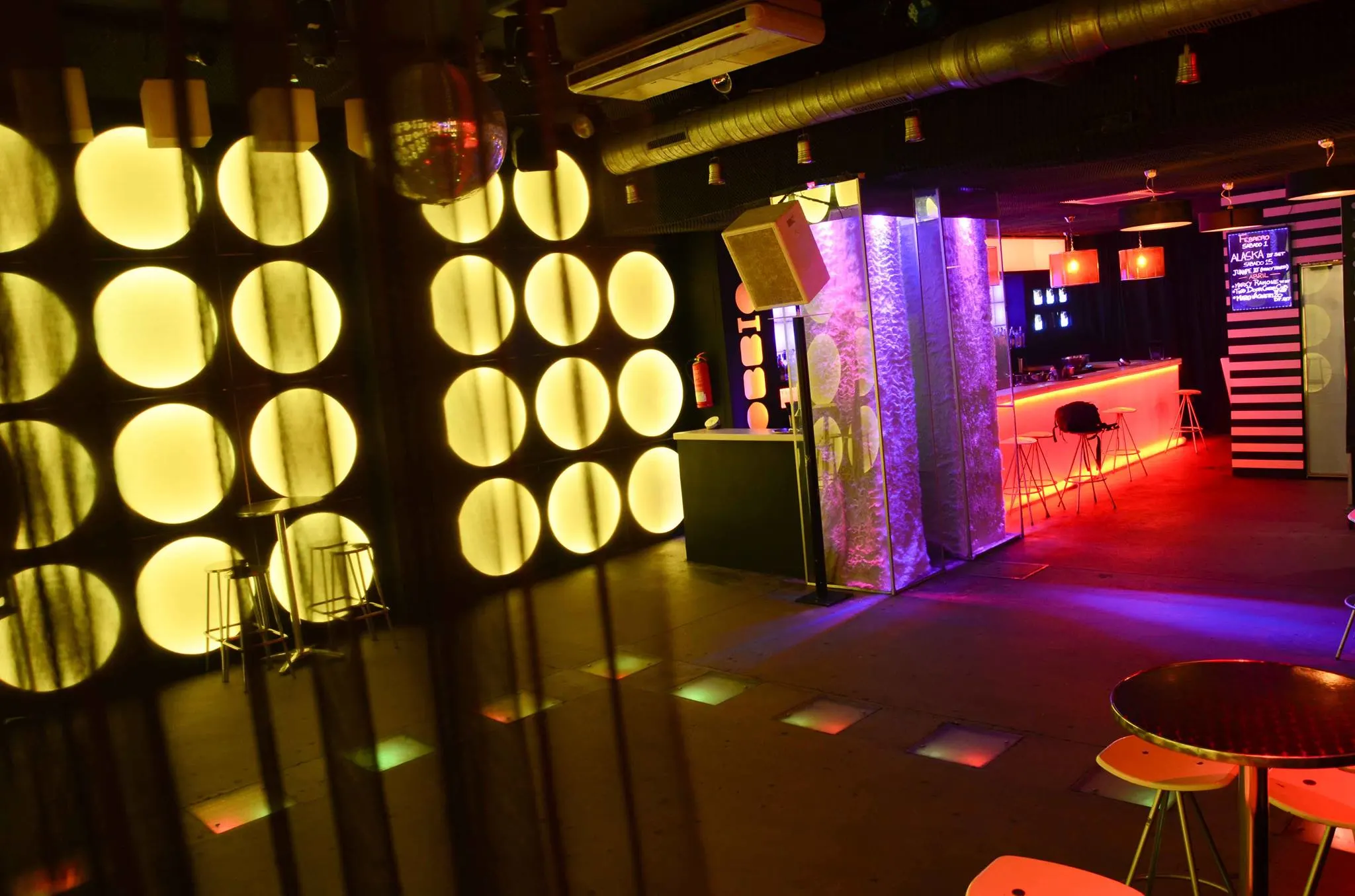 Obbio Club Sevilla | Noches Retro y Shows LGTBI