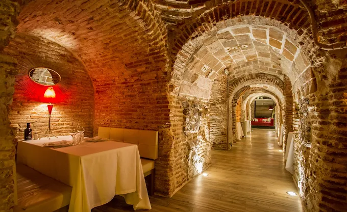Bodega de los Secretos Madrid | Cueva Íntima y Sensual